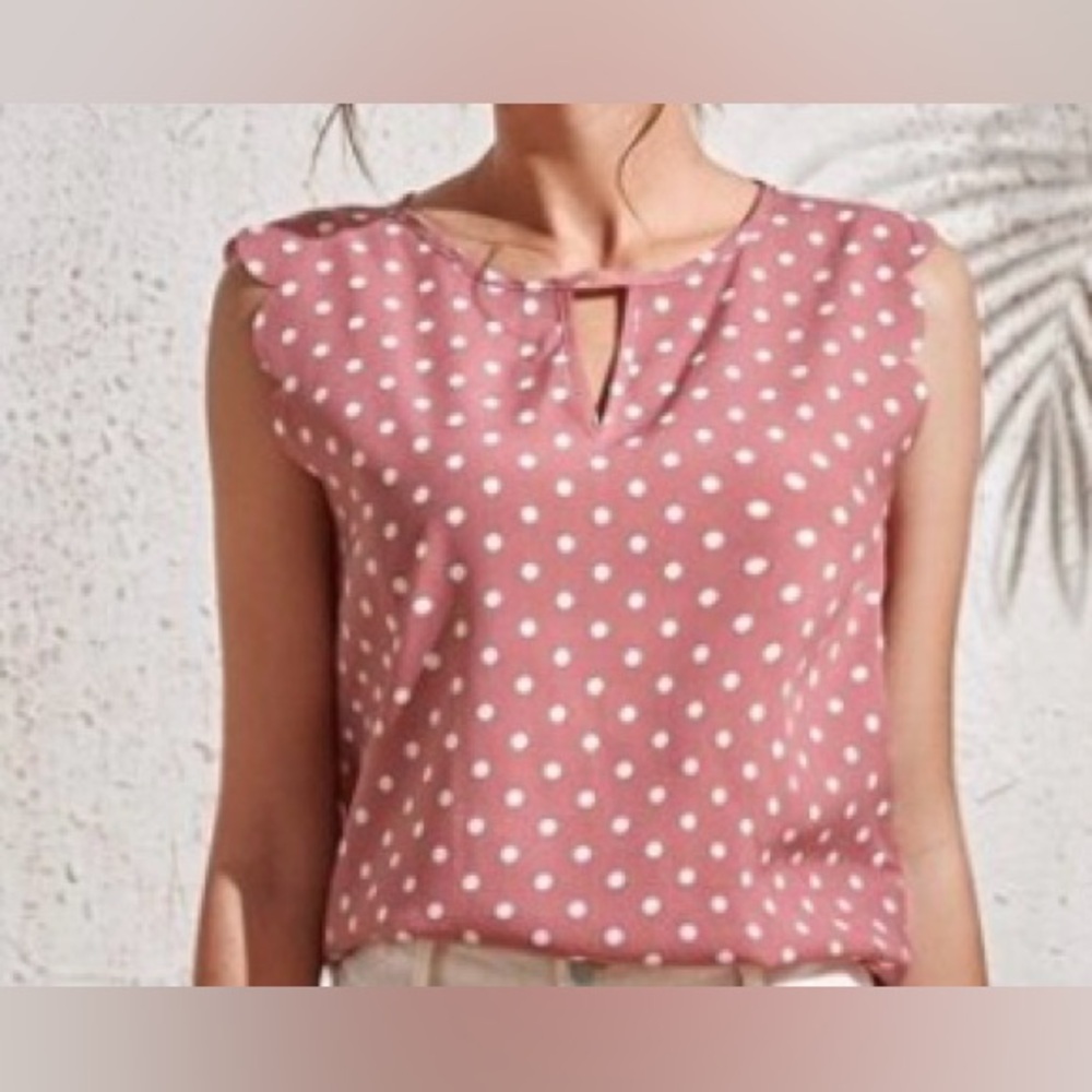 SHEIN Clasi Keyhole Neck Scallop Edge Polka Dot Top